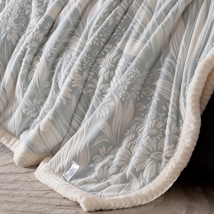 91家纺网 家纺一手货源 找家纺 （总）印季家纺 2025新款三层夹棉花卉款-雕花绒毛毯毯子多功能盖毯