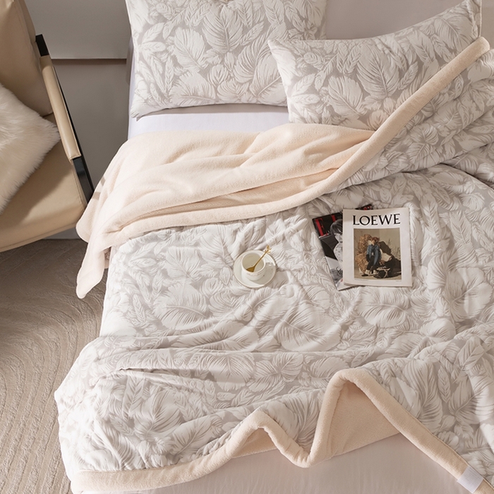 印季家纺 2025新款三层夹棉花卉款-雕花绒毛毯毯子多功能盖毯 雕花绒+羊羔绒-一叶知秋-灰色