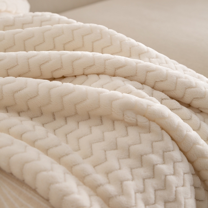 91家纺网 家纺一手货源 找家纺 印季家纺 2025新款三层夹棉花卉款-雕花绒毛毯毯子多功能盖毯 雕花绒+贝贝绒-玉蝶霓裳