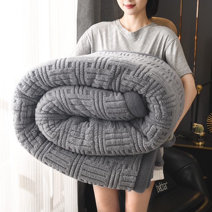 91家纺网 家纺一手货源 找家纺 印季家纺 2025秋冬新款三层夹棉立体舒棉绒毛毯毯子多功能盖毯 烟灰+灰