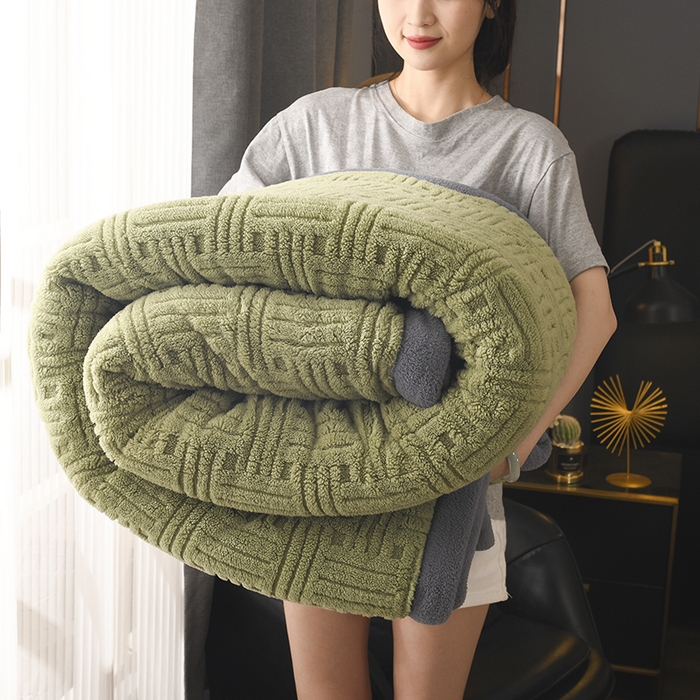 91家纺网 家纺一手货源 找家纺 印季家纺 2025秋冬新款三层夹棉立体舒棉绒毛毯毯子多功能盖毯 嫩绿+灰