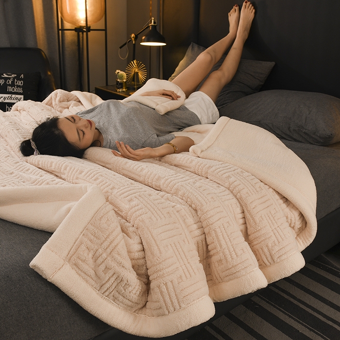 91家纺网 家纺一手货源 找家纺 （总）印季家纺 2025秋冬新款三层夹棉立体舒棉绒毛毯毯子多功能盖毯