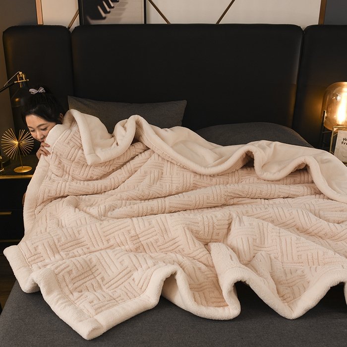 91家纺网 家纺一手货源 找家纺 （总）印季家纺 2025秋冬新款三层夹棉立体舒棉绒毛毯毯子多功能盖毯
