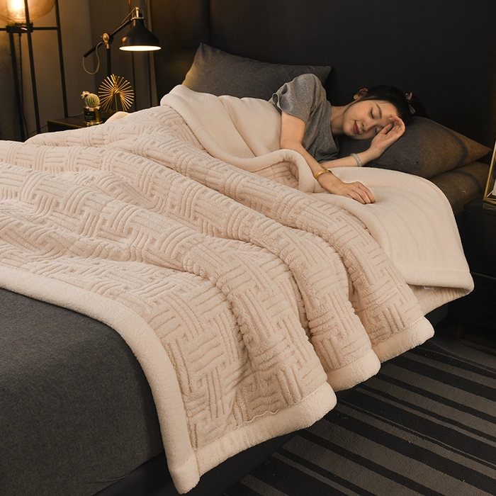 91家纺网 家纺一手货源 找家纺 （总）印季家纺 2025秋冬新款三层夹棉立体舒棉绒毛毯毯子多功能盖毯