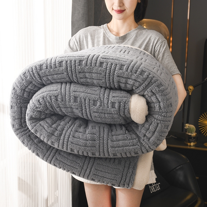 91家纺网 家纺一手货源 找家纺 印季家纺 2025秋冬新款三层夹棉立体舒棉绒毛毯毯子多功能盖毯 烟灰