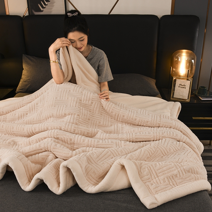 91家纺网 家纺一手货源 找家纺 （总）印季家纺 2025秋冬新款三层夹棉立体舒棉绒毛毯毯子多功能盖毯