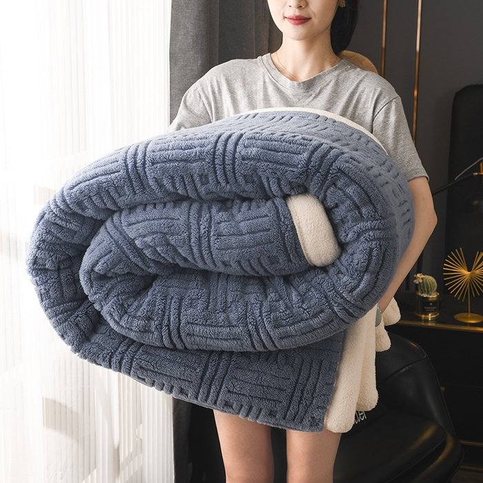 91家纺网 家纺一手货源 找家纺 （总）印季家纺 2025秋冬新款三层夹棉立体舒棉绒毛毯毯子多功能盖毯