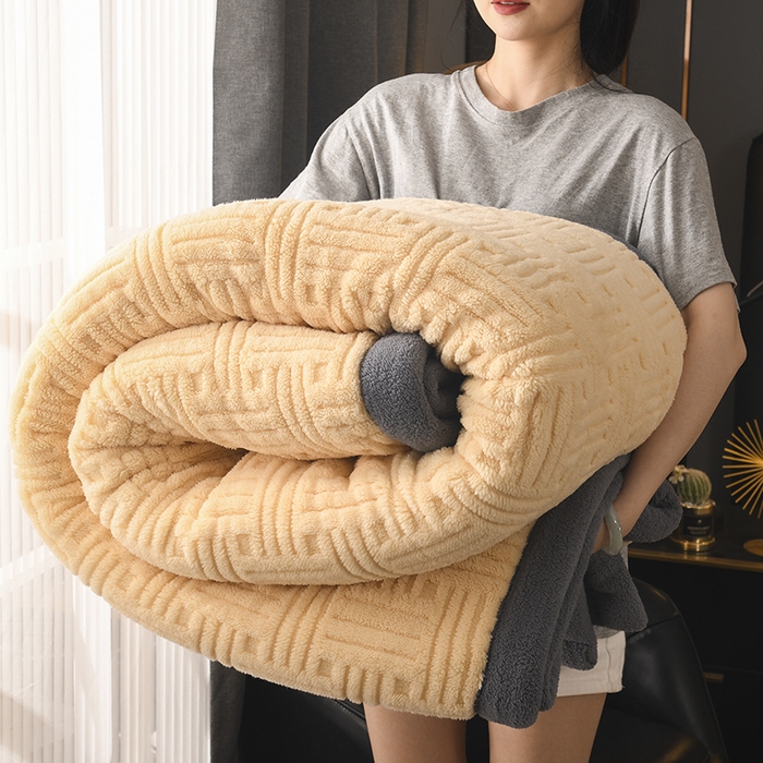 91家纺网 家纺一手货源 找家纺 印季家纺 2025秋冬新款三层夹棉立体舒棉绒毛毯毯子多功能盖毯 柠檬黄+灰