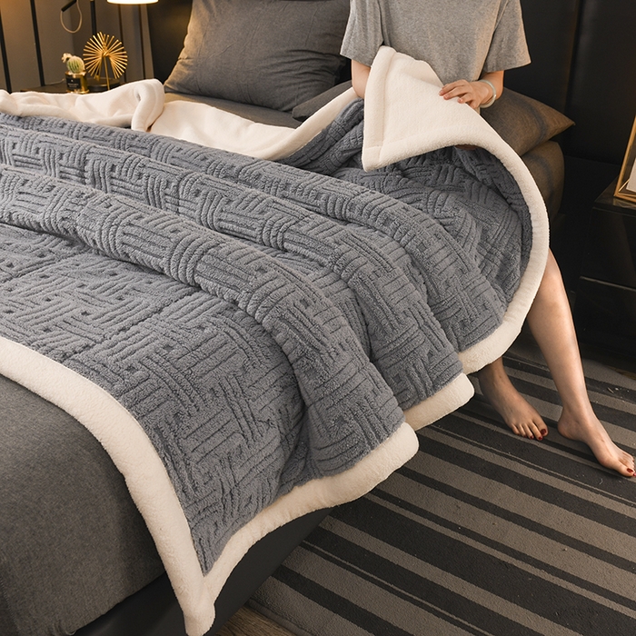 91家纺网 家纺一手货源 找家纺 印季家纺 2025秋冬新款三层夹棉立体舒棉绒毛毯毯子多功能盖毯 烟灰