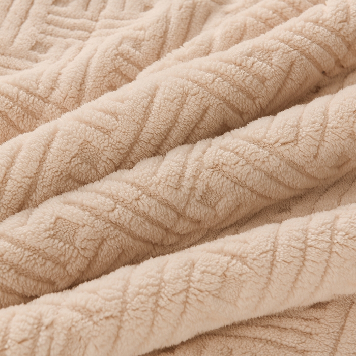 91家纺网 家纺一手货源 找家纺 印季家纺 2025秋冬新款三层夹棉立体舒棉绒毛毯毯子多功能盖毯 米白+灰