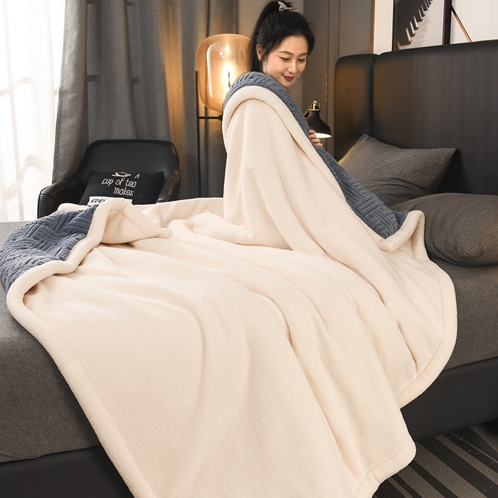 91家纺网 家纺一手货源 找家纺 印季家纺 2025秋冬新款三层夹棉立体舒棉绒毛毯毯子多功能盖毯 柔蓝