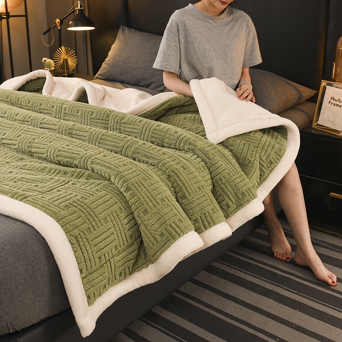 91家纺网 家纺一手货源 找家纺 印季家纺 2025秋冬新款三层夹棉立体舒棉绒毛毯毯子多功能盖毯 嫩绿