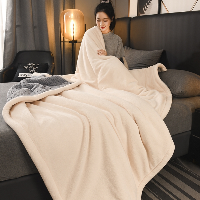 91家纺网 家纺一手货源 找家纺 印季家纺 2025秋冬新款三层夹棉立体舒棉绒毛毯毯子多功能盖毯 烟灰