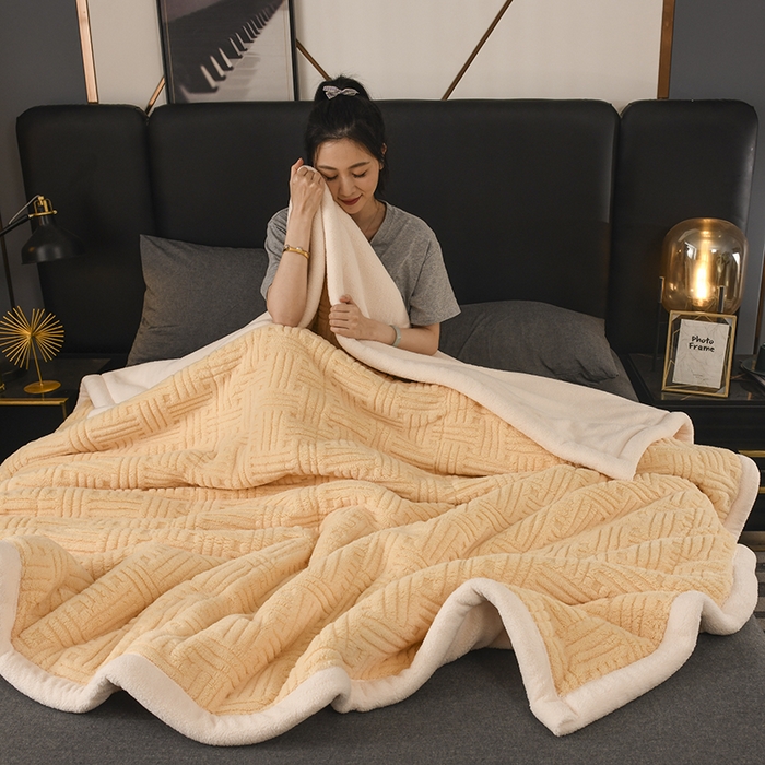 91家纺网 家纺一手货源 找家纺 印季家纺 2025秋冬新款三层夹棉立体舒棉绒毛毯毯子多功能盖毯 柠檬黄