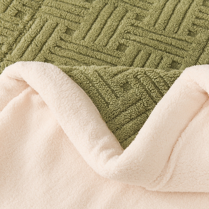 91家纺网 家纺一手货源 找家纺 印季家纺 2025秋冬新款三层夹棉立体舒棉绒毛毯毯子多功能盖毯 嫩绿