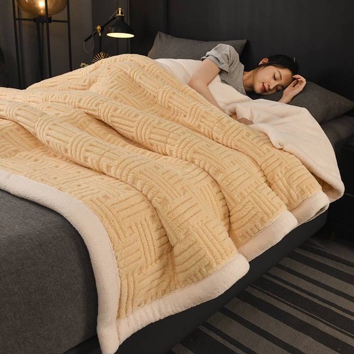 91家纺网 家纺一手货源 找家纺 印季家纺 2025秋冬新款三层夹棉立体舒棉绒毛毯毯子多功能盖毯 柠檬黄