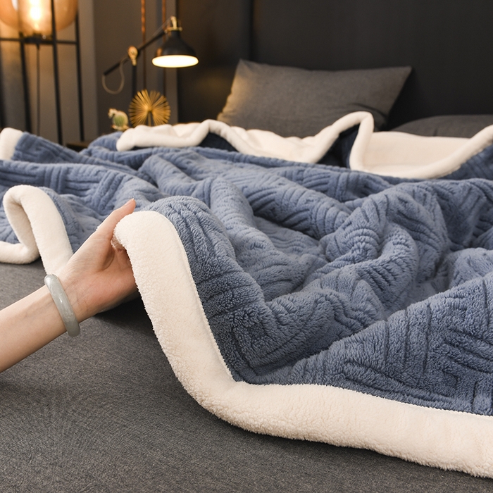 91家纺网 家纺一手货源 找家纺 印季家纺 2025秋冬新款三层夹棉立体舒棉绒毛毯毯子多功能盖毯 柔蓝