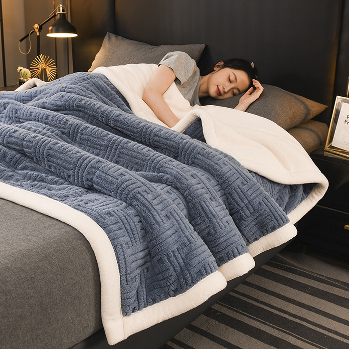 91家纺网 家纺一手货源 找家纺 印季家纺 2025秋冬新款三层夹棉立体舒棉绒毛毯毯子多功能盖毯 柔蓝