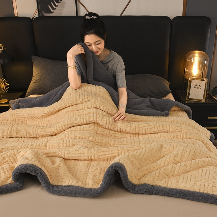 91家纺网 家纺一手货源 找家纺 印季家纺 2025秋冬新款三层夹棉立体舒棉绒毛毯毯子多功能盖毯 柠檬黄+灰