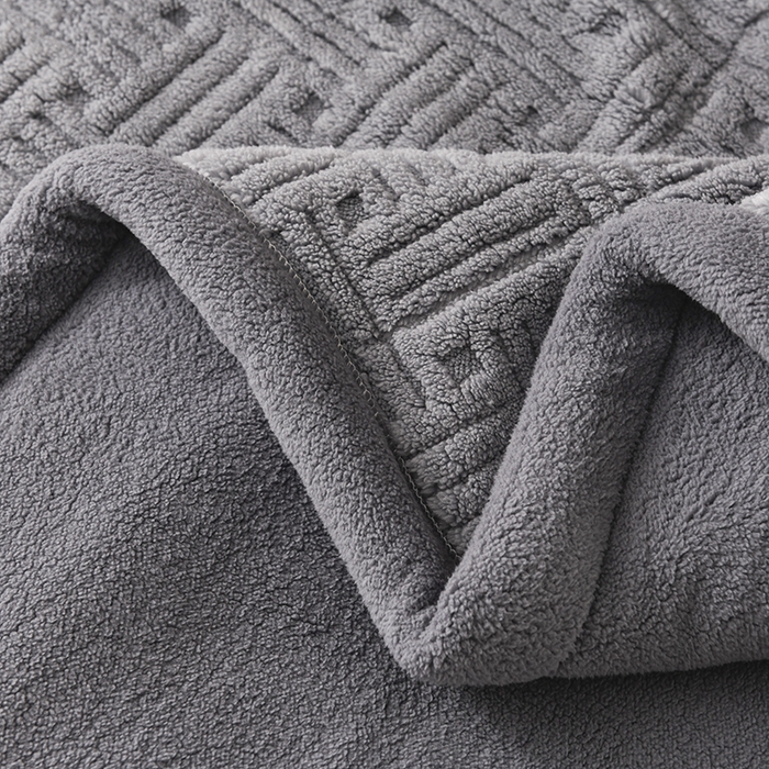 91家纺网 家纺一手货源 找家纺 印季家纺 2025秋冬新款三层夹棉立体舒棉绒毛毯毯子多功能盖毯 烟灰+灰