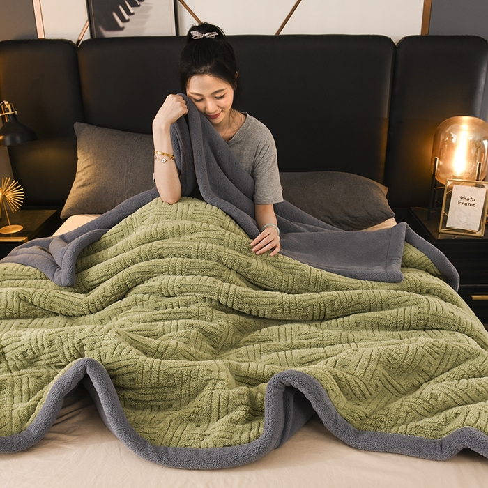 91家纺网 家纺一手货源 找家纺 印季家纺 2025秋冬新款三层夹棉立体舒棉绒毛毯毯子多功能盖毯 嫩绿+灰