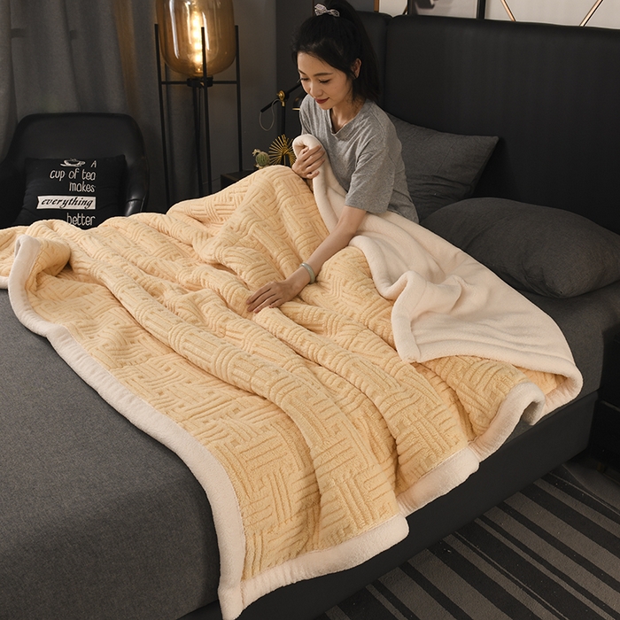 91家纺网 家纺一手货源 找家纺 印季家纺 2025秋冬新款三层夹棉立体舒棉绒毛毯毯子多功能盖毯 柠檬黄