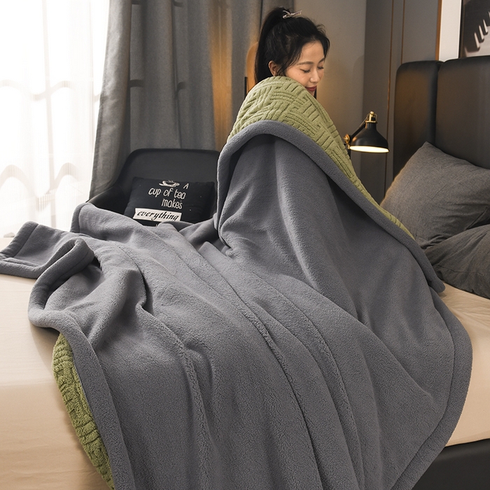 91家纺网 家纺一手货源 找家纺 印季家纺 2025秋冬新款三层夹棉立体舒棉绒毛毯毯子多功能盖毯 嫩绿+灰