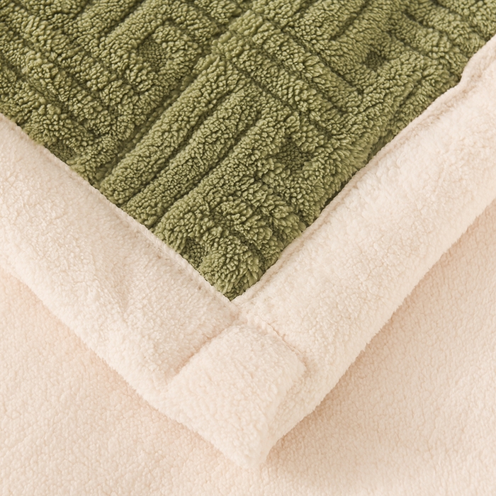 91家纺网 家纺一手货源 找家纺 印季家纺 2025秋冬新款三层夹棉立体舒棉绒毛毯毯子多功能盖毯 嫩绿