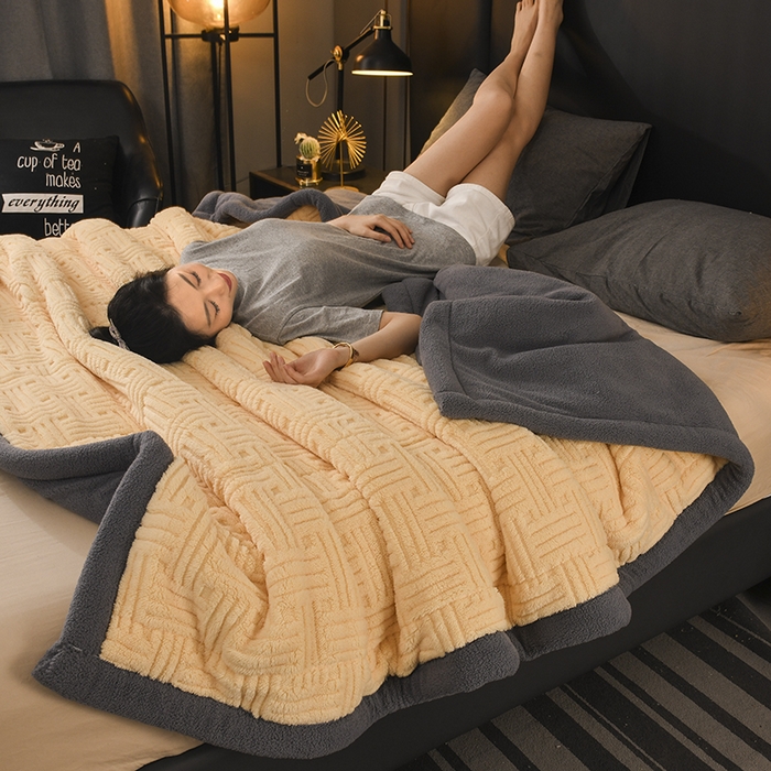 91家纺网 家纺一手货源 找家纺 印季家纺 2025秋冬新款三层夹棉立体舒棉绒毛毯毯子多功能盖毯 柠檬黄+灰