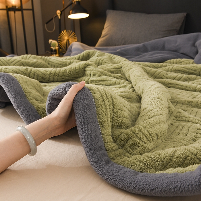 91家纺网 家纺一手货源 找家纺 印季家纺 2025秋冬新款三层夹棉立体舒棉绒毛毯毯子多功能盖毯 嫩绿+灰