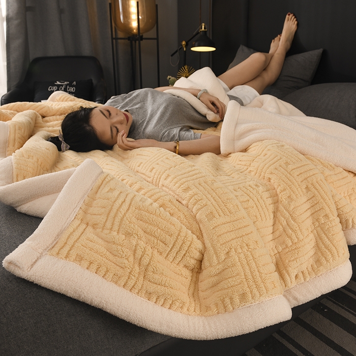 91家纺网 家纺一手货源 找家纺 印季家纺 2025秋冬新款三层夹棉立体舒棉绒毛毯毯子多功能盖毯 柠檬黄