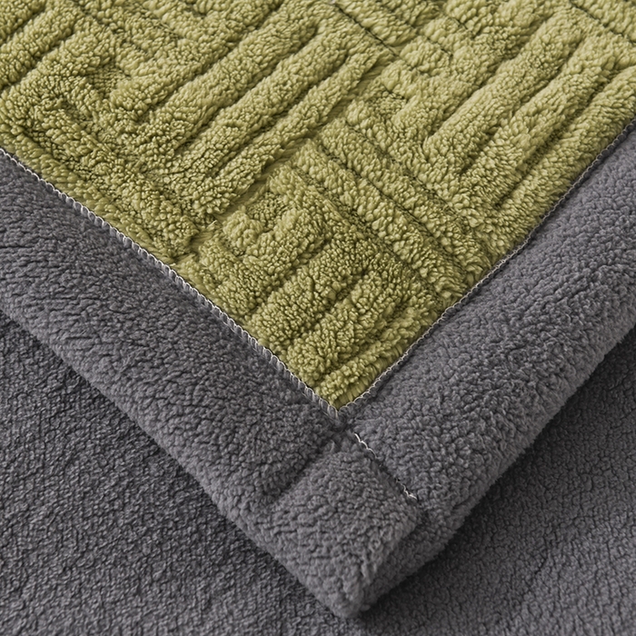 91家纺网 家纺一手货源 找家纺 印季家纺 2025秋冬新款三层夹棉立体舒棉绒毛毯毯子多功能盖毯 嫩绿+灰