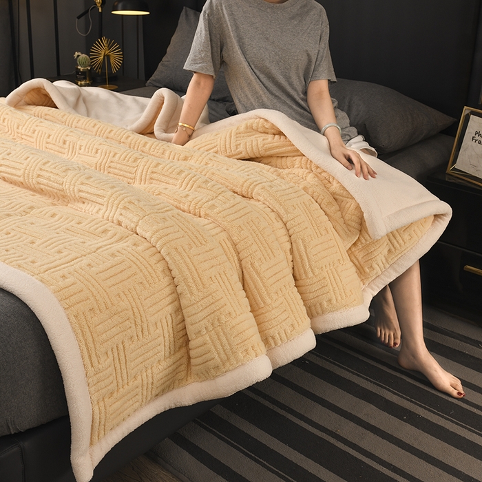 91家纺网 家纺一手货源 找家纺 印季家纺 2025秋冬新款三层夹棉立体舒棉绒毛毯毯子多功能盖毯 柠檬黄