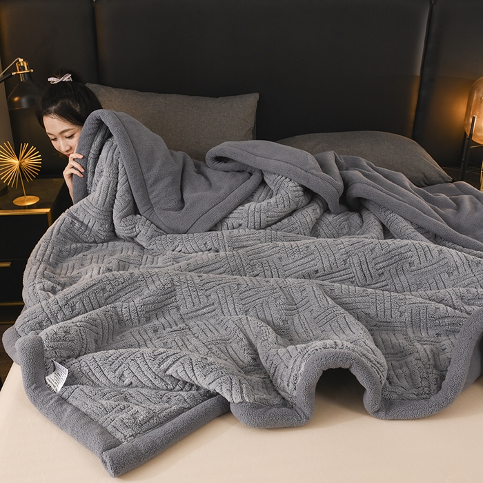 91家纺网 家纺一手货源 找家纺 印季家纺 2025秋冬新款三层夹棉立体舒棉绒毛毯毯子多功能盖毯 烟灰+灰