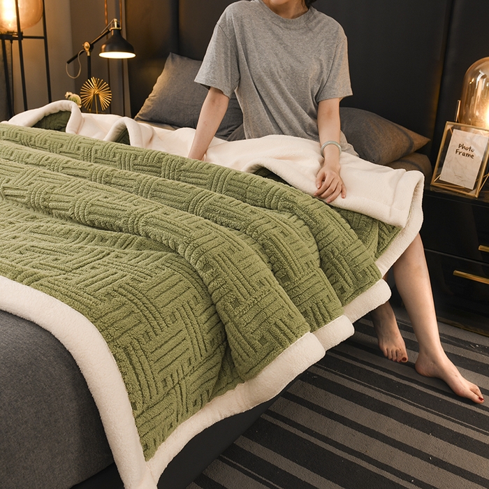 91家纺网 家纺一手货源 找家纺 印季家纺 2025秋冬新款三层夹棉立体舒棉绒毛毯毯子多功能盖毯 嫩绿