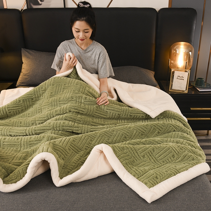 91家纺网 家纺一手货源 找家纺 印季家纺 2025秋冬新款三层夹棉立体舒棉绒毛毯毯子多功能盖毯 嫩绿