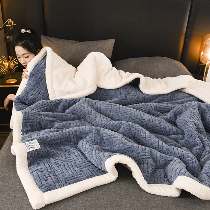91家纺网 家纺一手货源 找家纺 印季家纺 2025秋冬新款三层夹棉立体舒棉绒毛毯毯子多功能盖毯 柔蓝