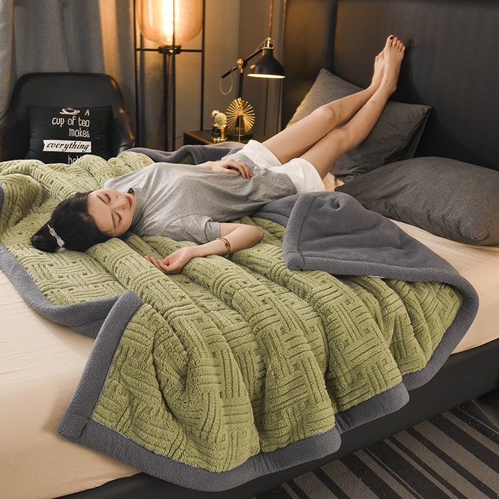 91家纺网 家纺一手货源 找家纺 印季家纺 2025秋冬新款三层夹棉立体舒棉绒毛毯毯子多功能盖毯 嫩绿+灰