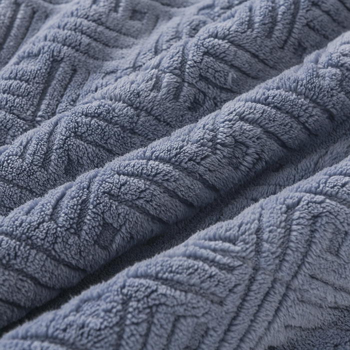91家纺网 家纺一手货源 找家纺 印季家纺 2025秋冬新款三层夹棉立体舒棉绒毛毯毯子多功能盖毯 柔蓝+灰