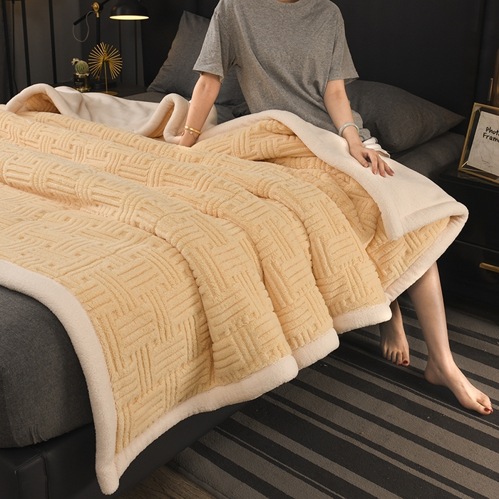 91家纺网 家纺一手货源 找家纺 印季家纺 2025秋冬新款三层夹棉立体舒棉绒毛毯毯子多功能盖毯 柠檬黄