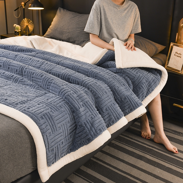 91家纺网 家纺一手货源 找家纺 印季家纺 2025秋冬新款三层夹棉立体舒棉绒毛毯毯子多功能盖毯 柔蓝