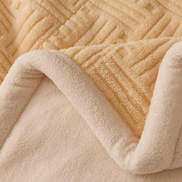 91家纺网 家纺一手货源 找家纺 印季家纺 2025秋冬新款三层夹棉立体舒棉绒毛毯毯子多功能盖毯 柠檬黄