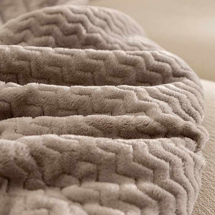 91家纺网 家纺一手货源 找家纺 印季家纺 2025新款三层夹棉花卉款-雕花绒毛毯毯子多功能盖毯 雕花绒+贝贝绒-玫瑰庄园