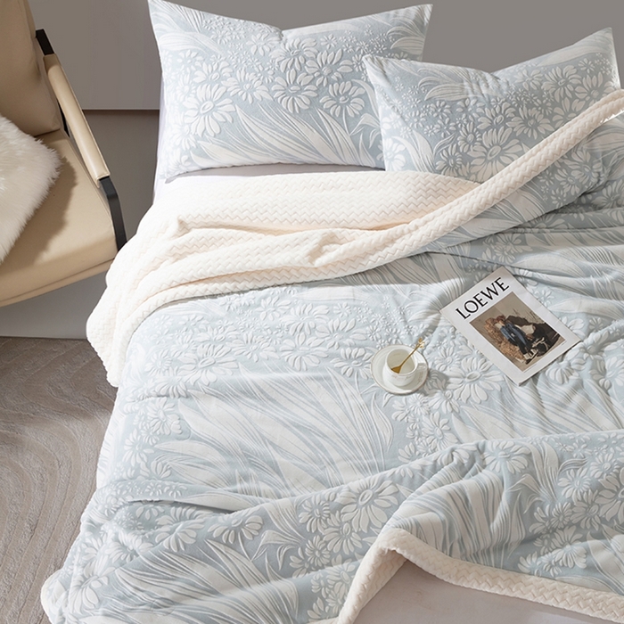 印季家纺 2025新款三层夹棉花卉款-雕花绒毛毯毯子多功能盖毯 雕花绒+贝贝绒-冬日恋歌-蓝色