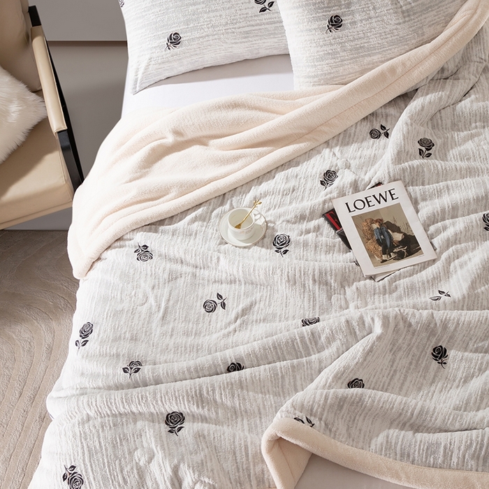 印季家纺 2025新款三层夹棉花卉款-雕花绒毛毯毯子多功能盖毯 雕花绒+羊羔绒-玫瑰庄园