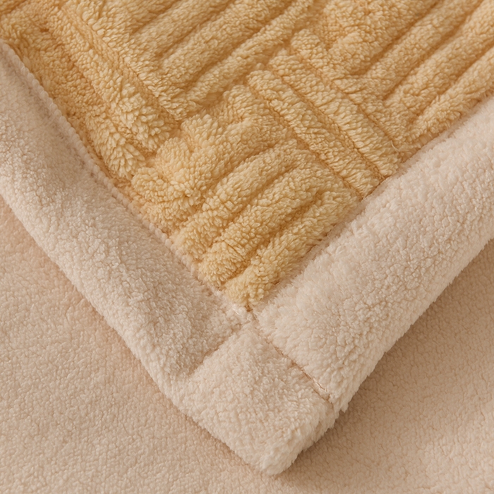 91家纺网 家纺一手货源 找家纺 印季家纺 2025秋冬新款三层夹棉立体舒棉绒毛毯毯子多功能盖毯 柠檬黄