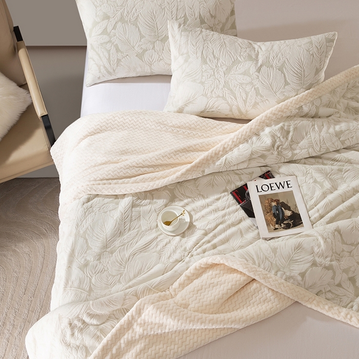 印季家纺 2025新款三层夹棉花卉款-雕花绒毛毯毯子多功能盖毯 雕花绒+贝贝绒-一叶知秋-灰绿