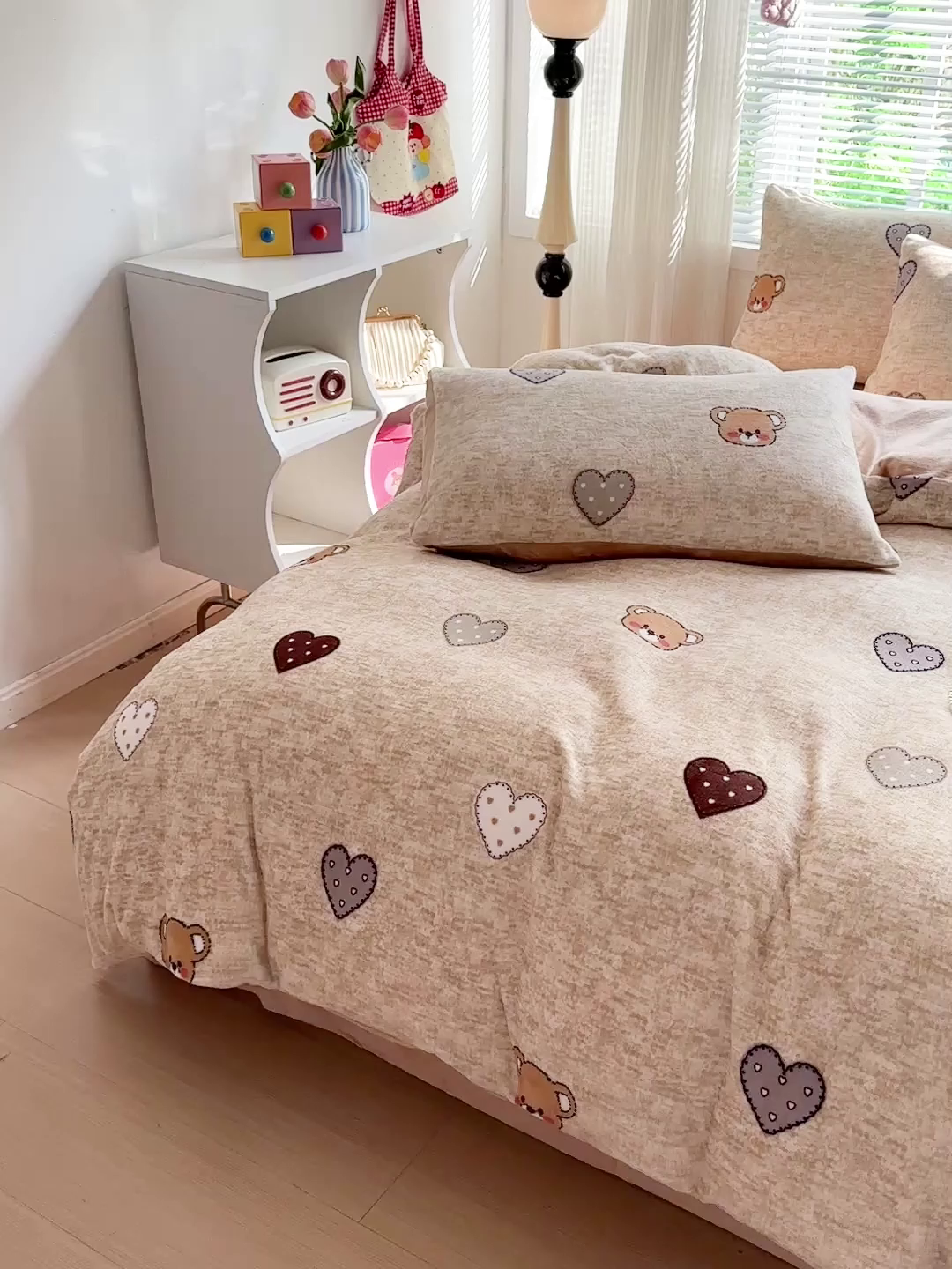 91家纺网 家纺一手货源 找家纺 西引力 2025新款亲肤舒适加厚牛奶绒印花四件套 咖啡熊