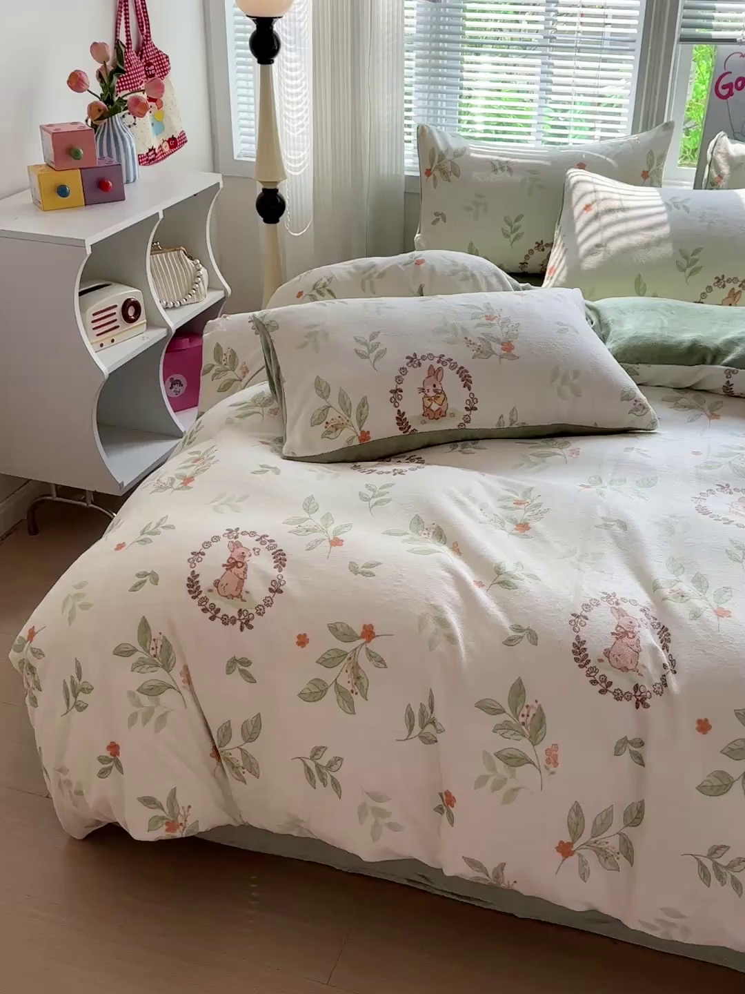 91家纺网 家纺一手货源 找家纺 西引力 2025新款亲肤舒适加厚牛奶绒印花四件套 可爱兔