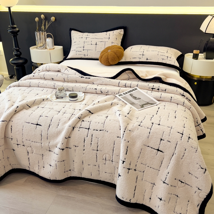 91家纺网 家纺一手货源 找家纺 印季家纺 2025新款黑白森林-阳离子提花-三层夹棉毛毯毯子 奶白-黑